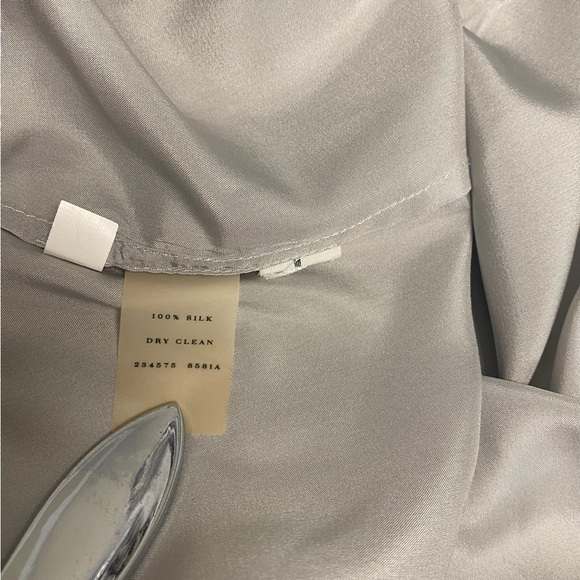 Ann Taylor Ladies Camisole Top Silver Silk. Ruffle On The Collar.Sleeveless Sz M - Picture 9 of 11